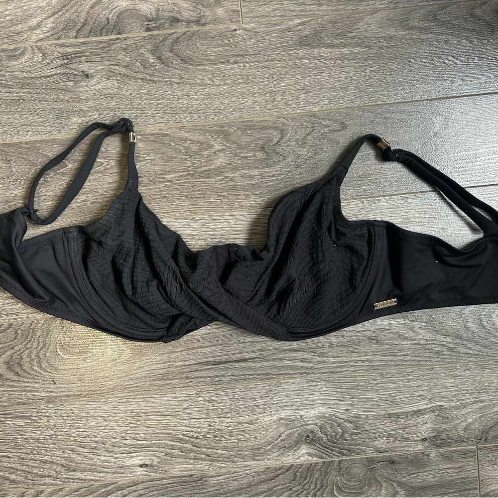 Elegant Black Women's Bikini Top 34G